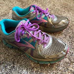 Lightly worn Brooks Brothers GTS seventeen size 9